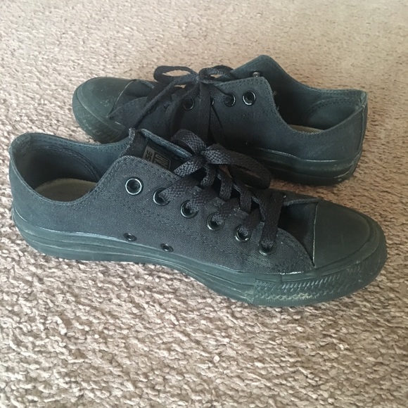 solid black tennis shoes